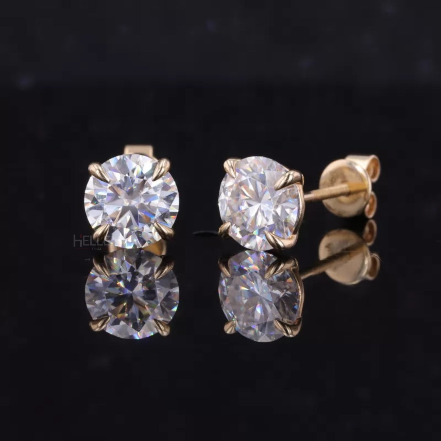 Round Cut VVS Moissanite Stud With 4 Claw Prongs