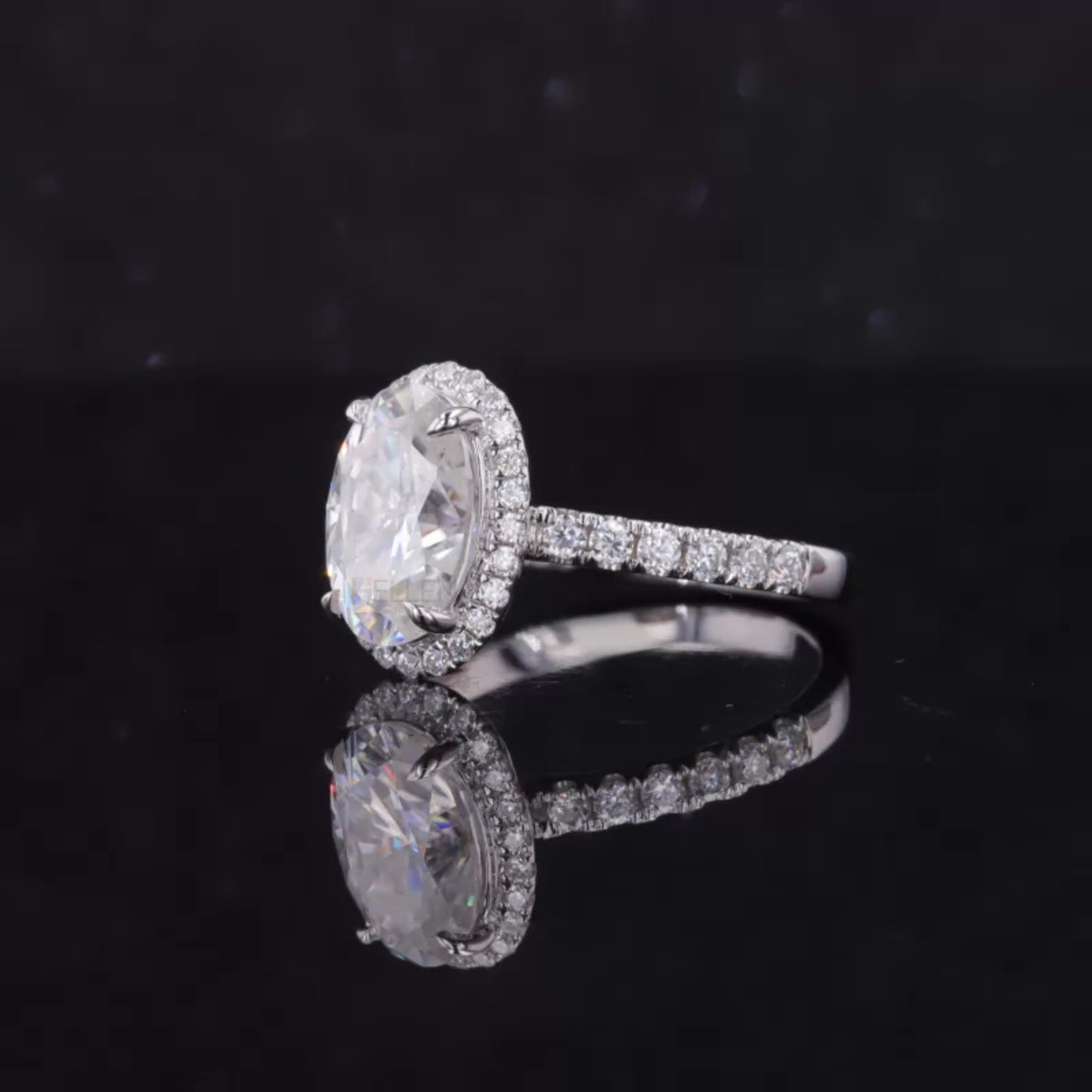 Brilliant Oval Cut Solitaire Moissanite Halo Engagement Ring