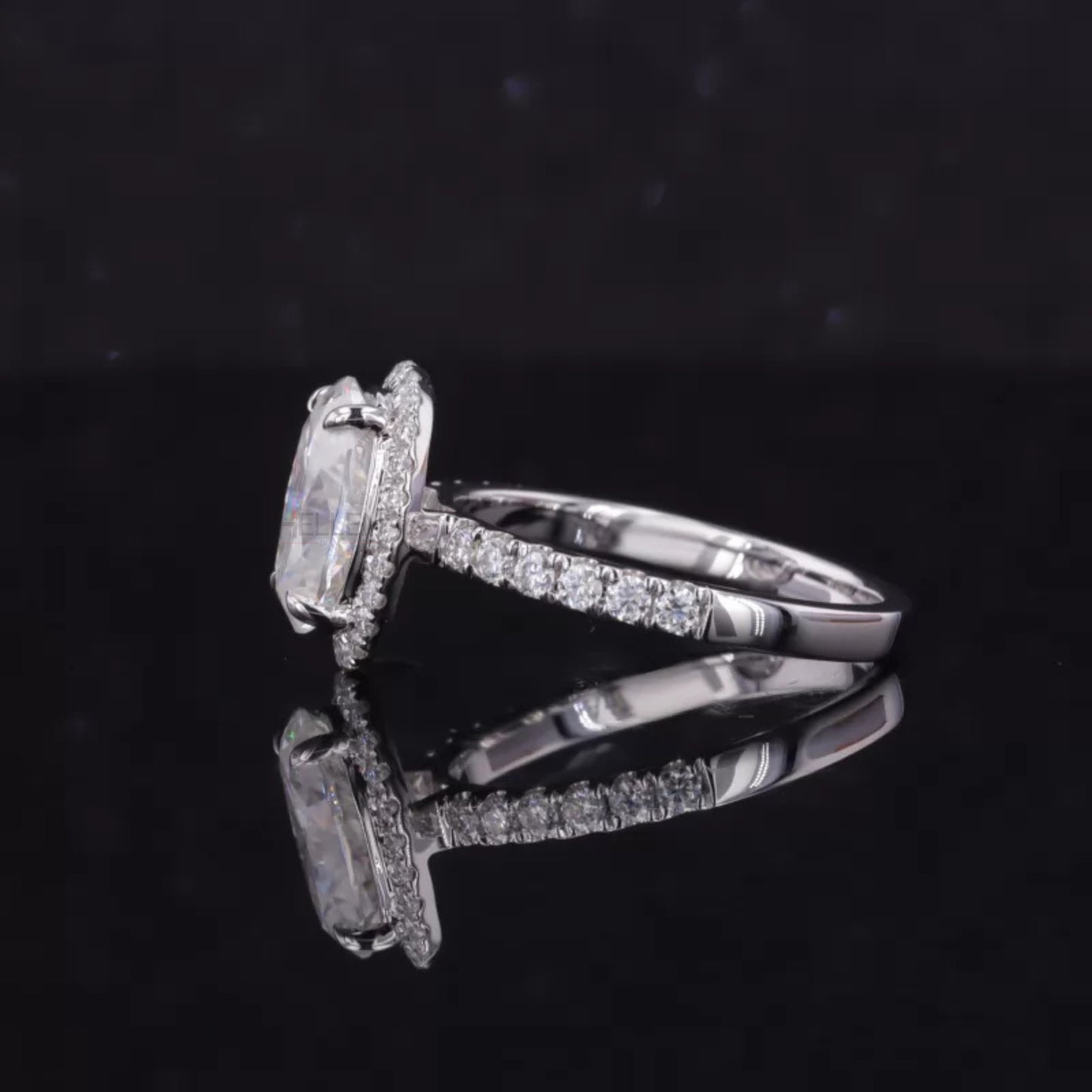 Brilliant Oval Cut Solitaire Moissanite Halo Engagement Ring