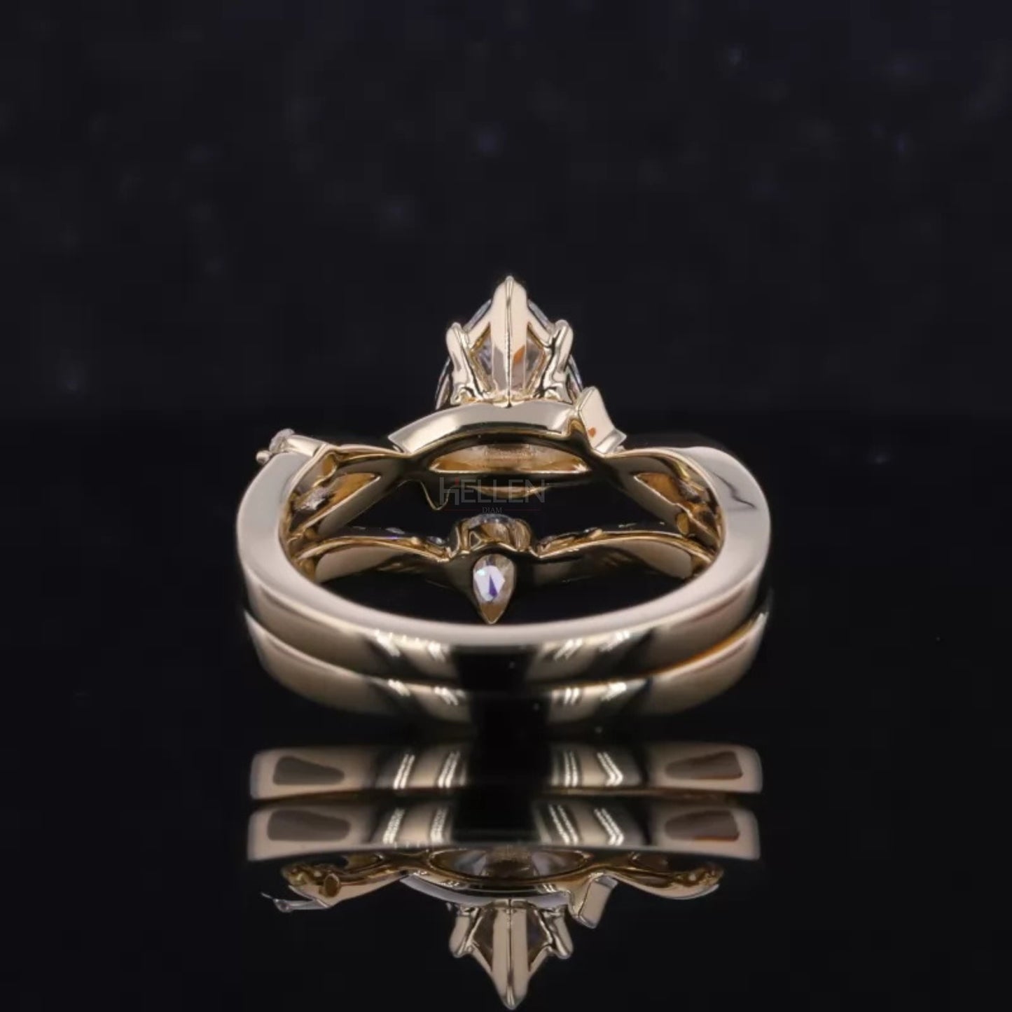 Pear And Round Cut Moissanite Bridal Ring Set