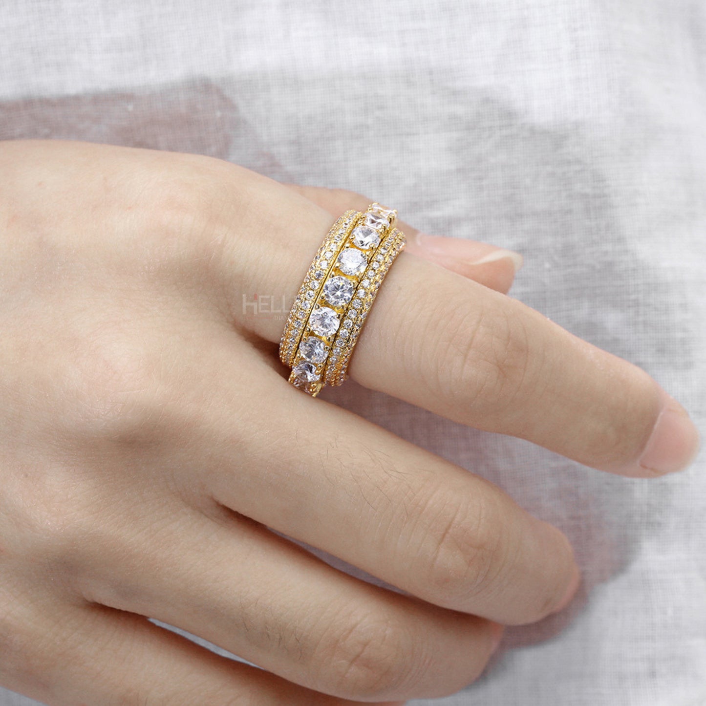 Rotating VVS Diamond Studded Satisfaction Ring