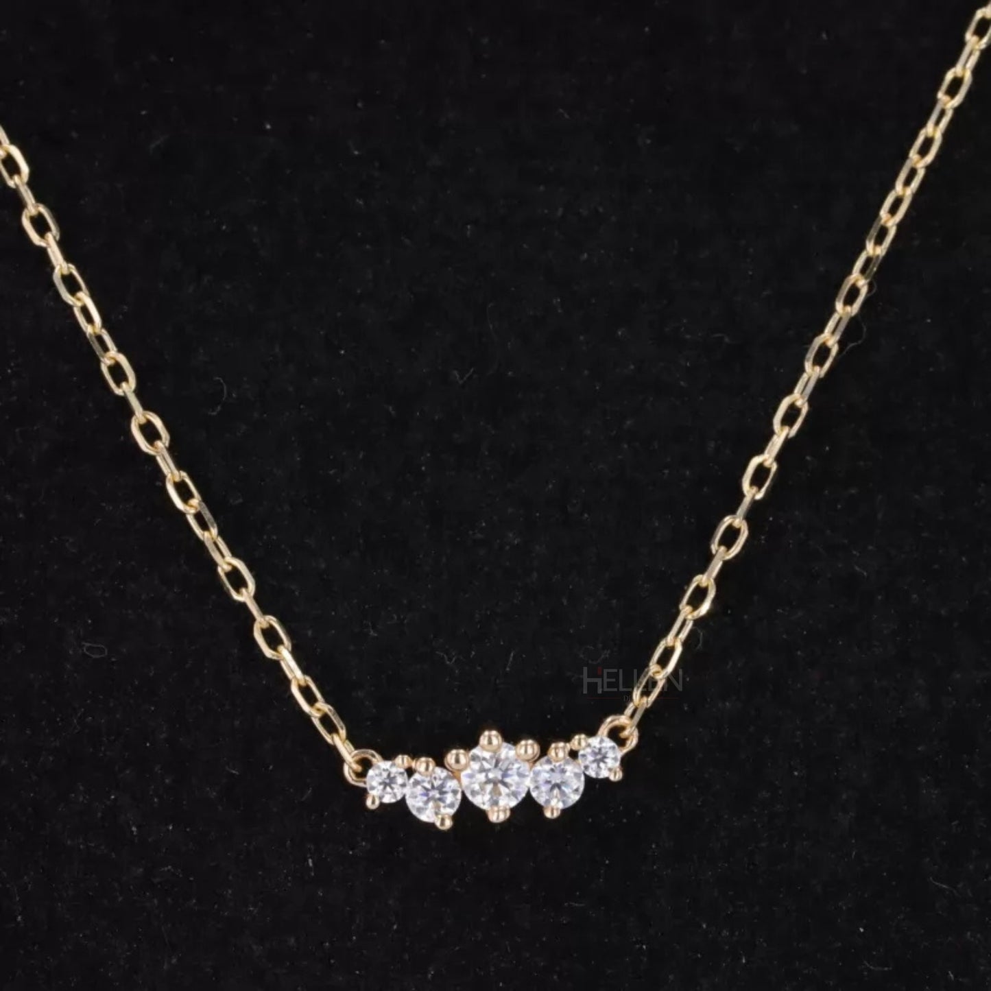 Necklace with uneven size round cut moissanite stones – stylish and versatile piece for daily or formal occasions