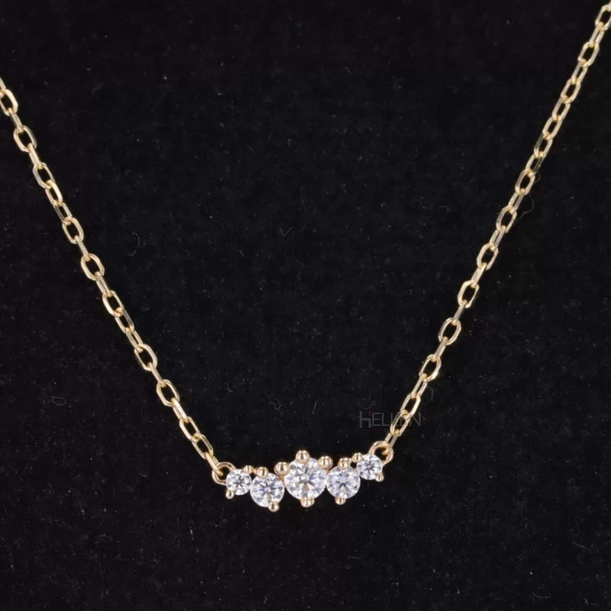 Necklace with uneven size round cut moissanite stones – stylish and versatile piece for daily or formal occasions