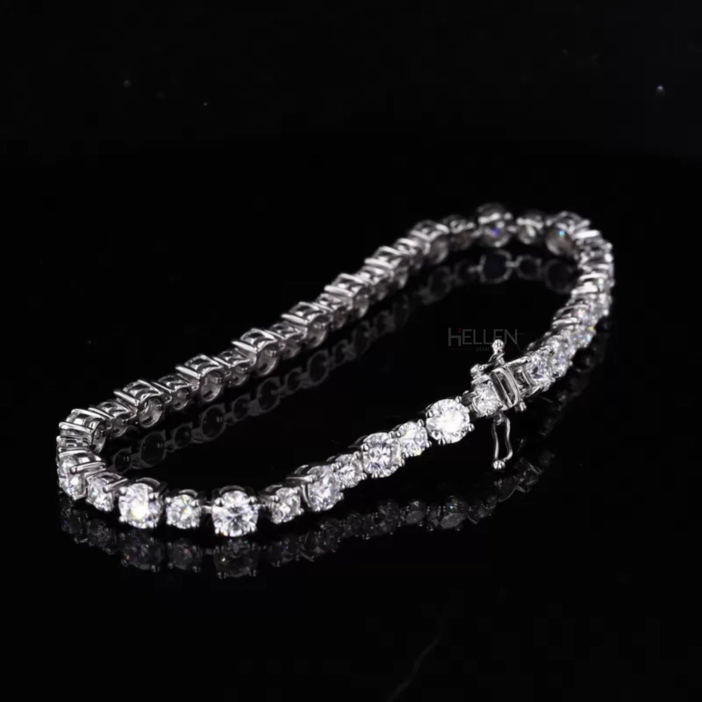 Tennis bracelet with alternating round cut moissanite stones – simple, balanced, and elegant style