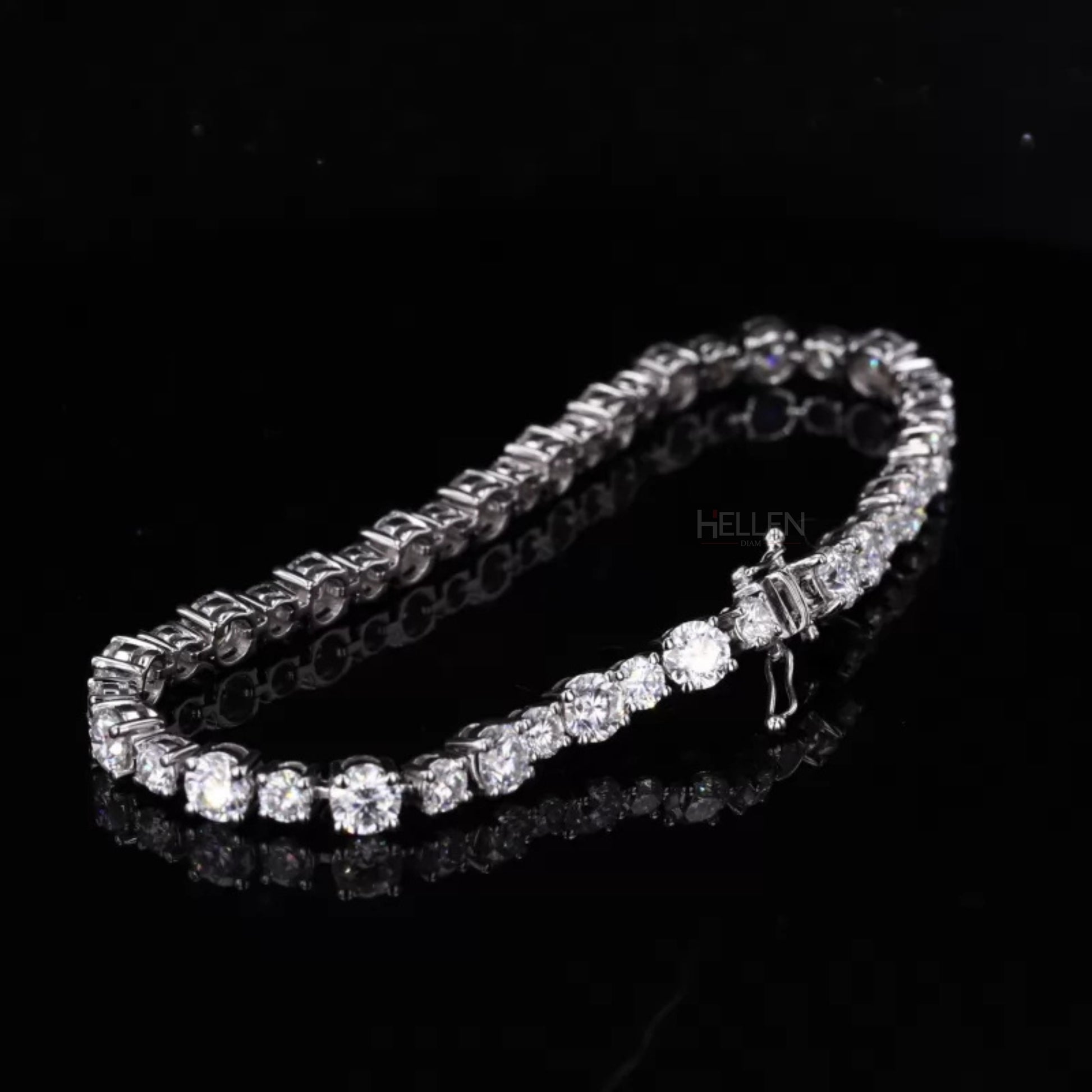 Tennis bracelet with alternating round cut moissanite stones – simple, balanced, and elegant style