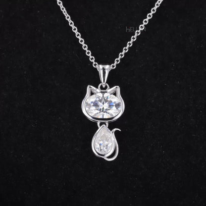 Cat-inspired necklace with pear and oval cut moissanite – fun and sparkling animal-themed jewelry

