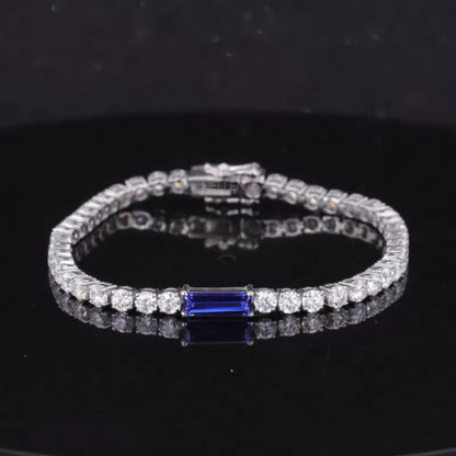 Tennis bracelet with alternating round and baguette blue sapphires – luxurious gemstone design with a classic edge

