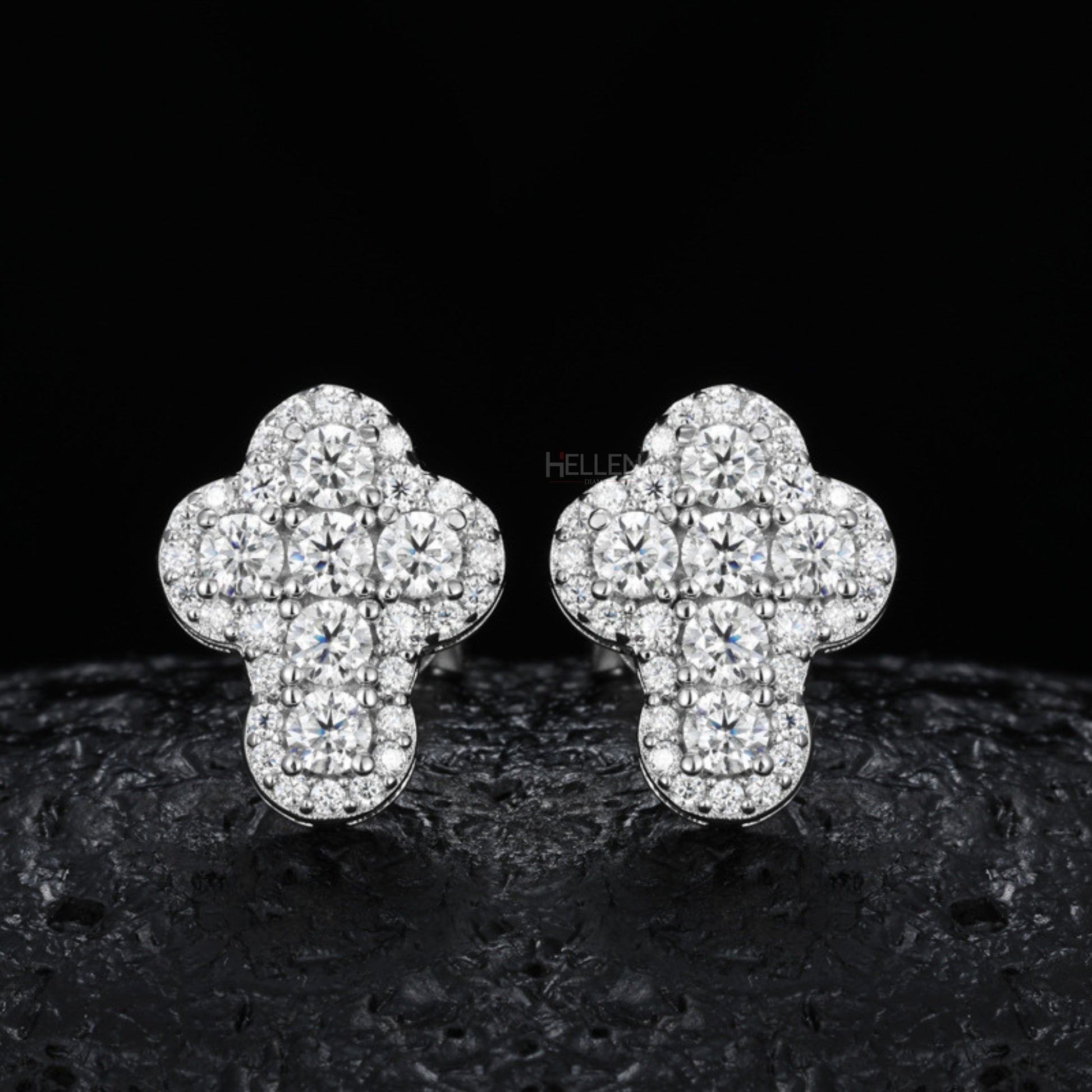 Men’s hip-hop earrings with VVS round moissanite in a cross design – sparkling luxury with spiritual edge

