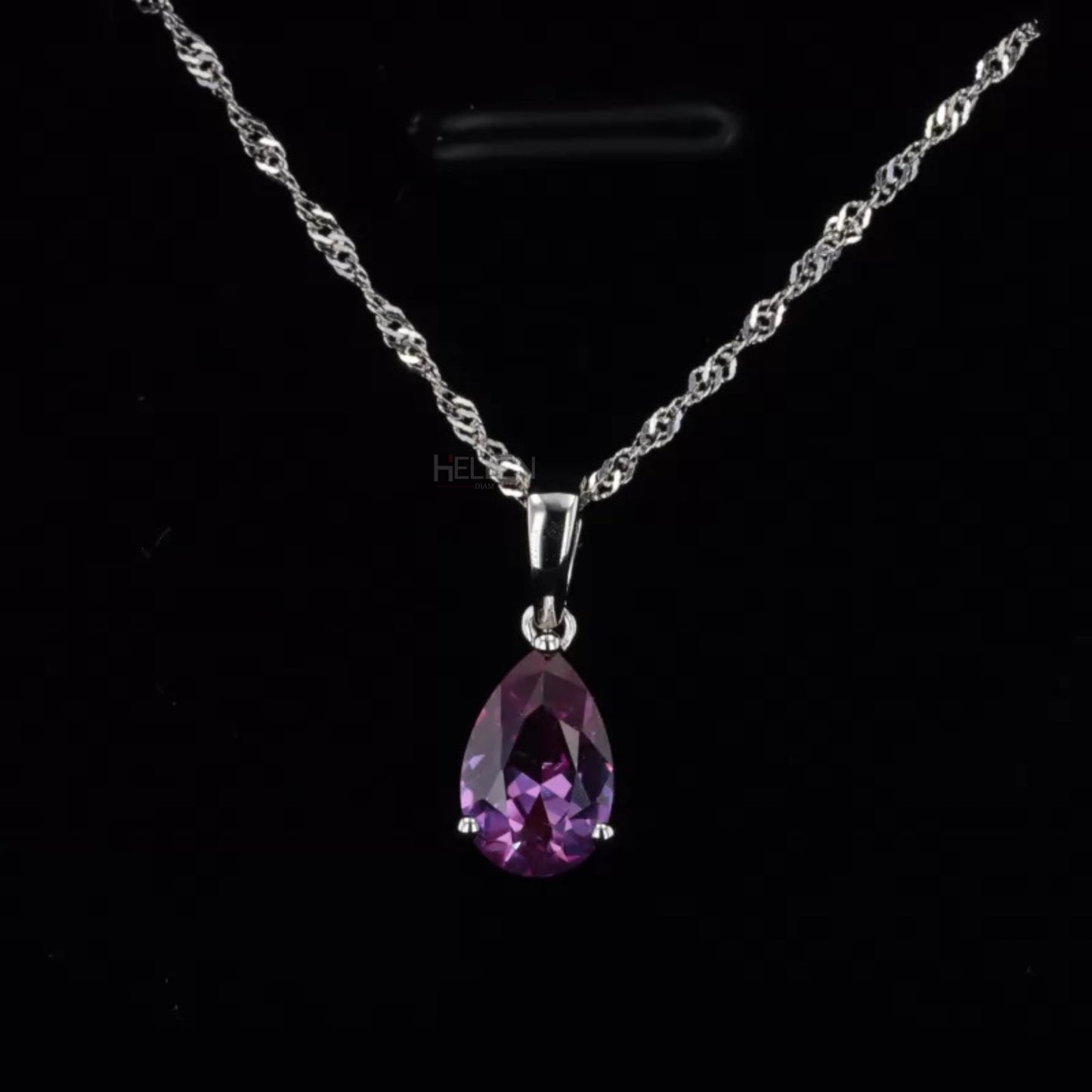 Disco chain necklace with pear cut purple gemstone – glamorous drop pendant in rich violet tones

