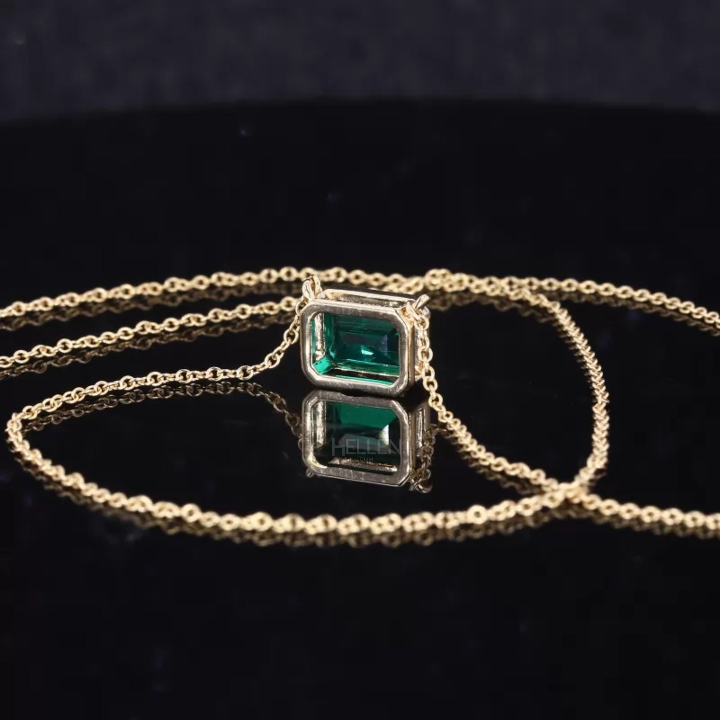 East to West Green Emerald Bezel Setting Necklace