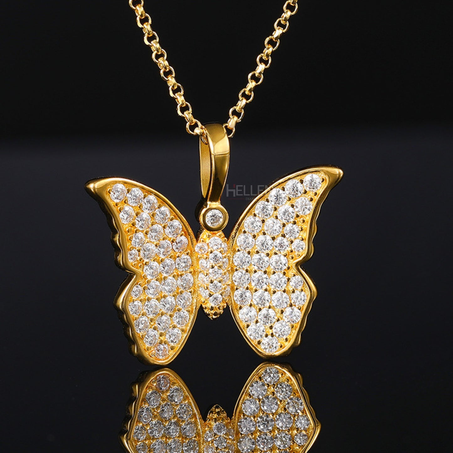 Butterfly-shaped pendant for men featuring round moissanite – urban elegance with iced-out wings

