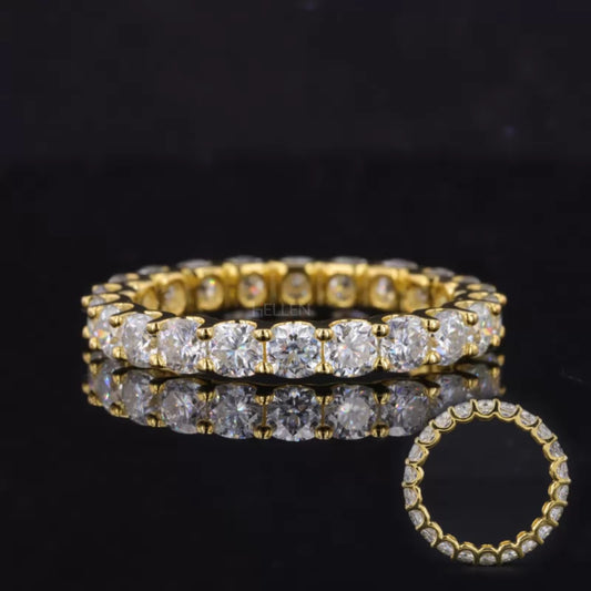 Full eternity band with VVS cushion cut moissanite – luxurious sparkle with soft square geometry

