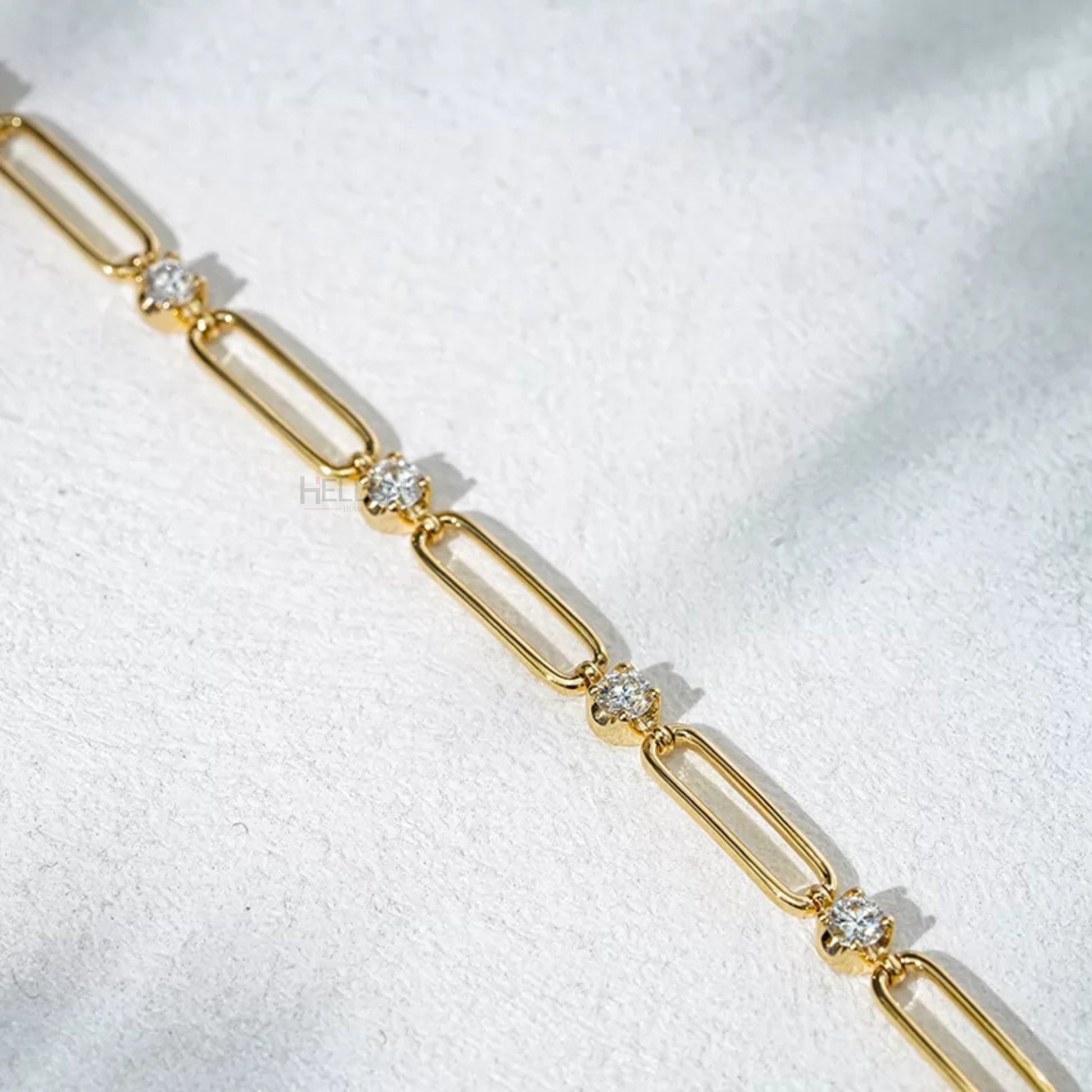 Trendy paper clip chain bracelet with dazzling moissanite links – stylish accessory for modern women