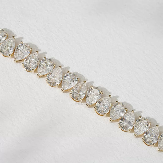 Pear cut moissanite tennis bracelet with 3 prong setting – essential sparkle in a fresh and modern shape

