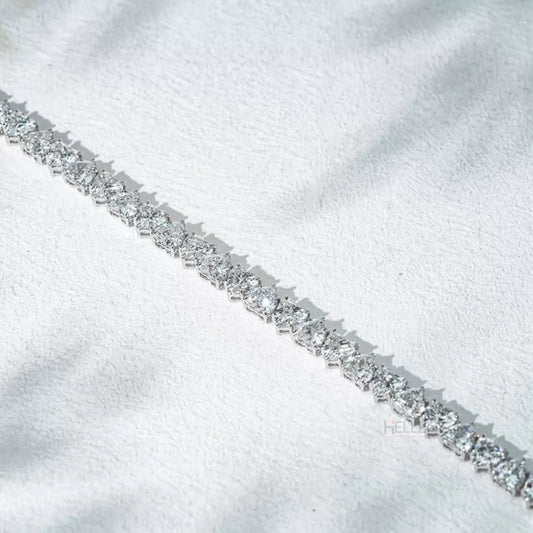 Heart cut moissanite tennis bracelet in sterling silver – romantic and graceful bracelet design