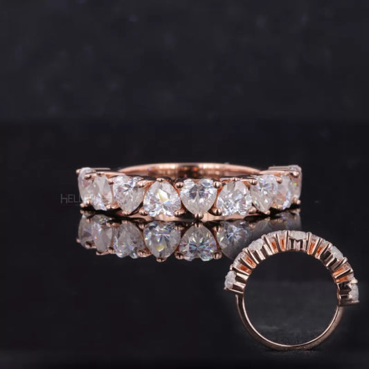 Half eternity band with heart cut diamonds – symbolic and dazzling ring for anniversaries or milestones