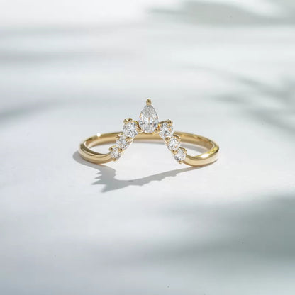 Vintage-style V-shaped band with round and pear moissanite – graceful sparkle with classic design

