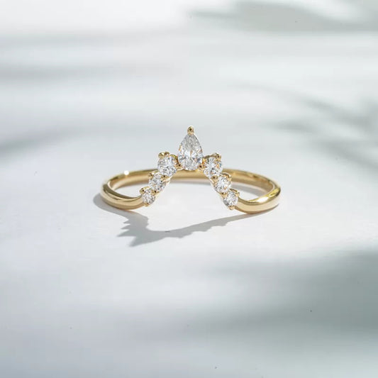 Vintage-style V-shaped band with round and pear moissanite – graceful sparkle with classic design

