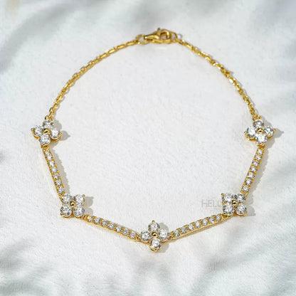 Floral-inspired loose chain bracelet with round cut moissanite – elegant and lightweight wristwear for women

