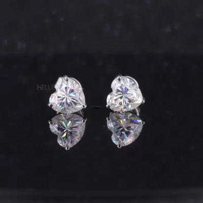 Heart cut VVS moissanite stud earrings with 3-prong setting – romantic sparkle in a secure minimalist design