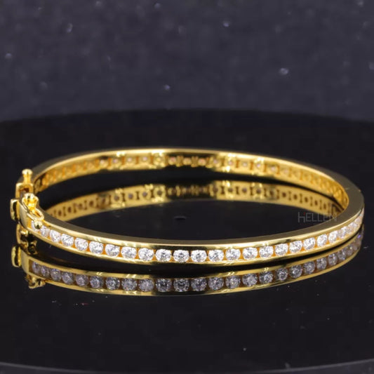 Gold-plated moissanite bracelet with iconic band and channel setting – classic and radiant jewelry piece

