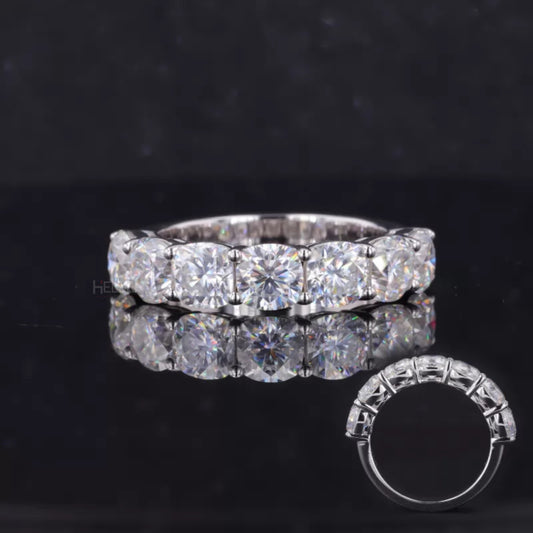 Seven-stone moissanite wedding band with round cuts – enhanced brilliance in an elegant band style