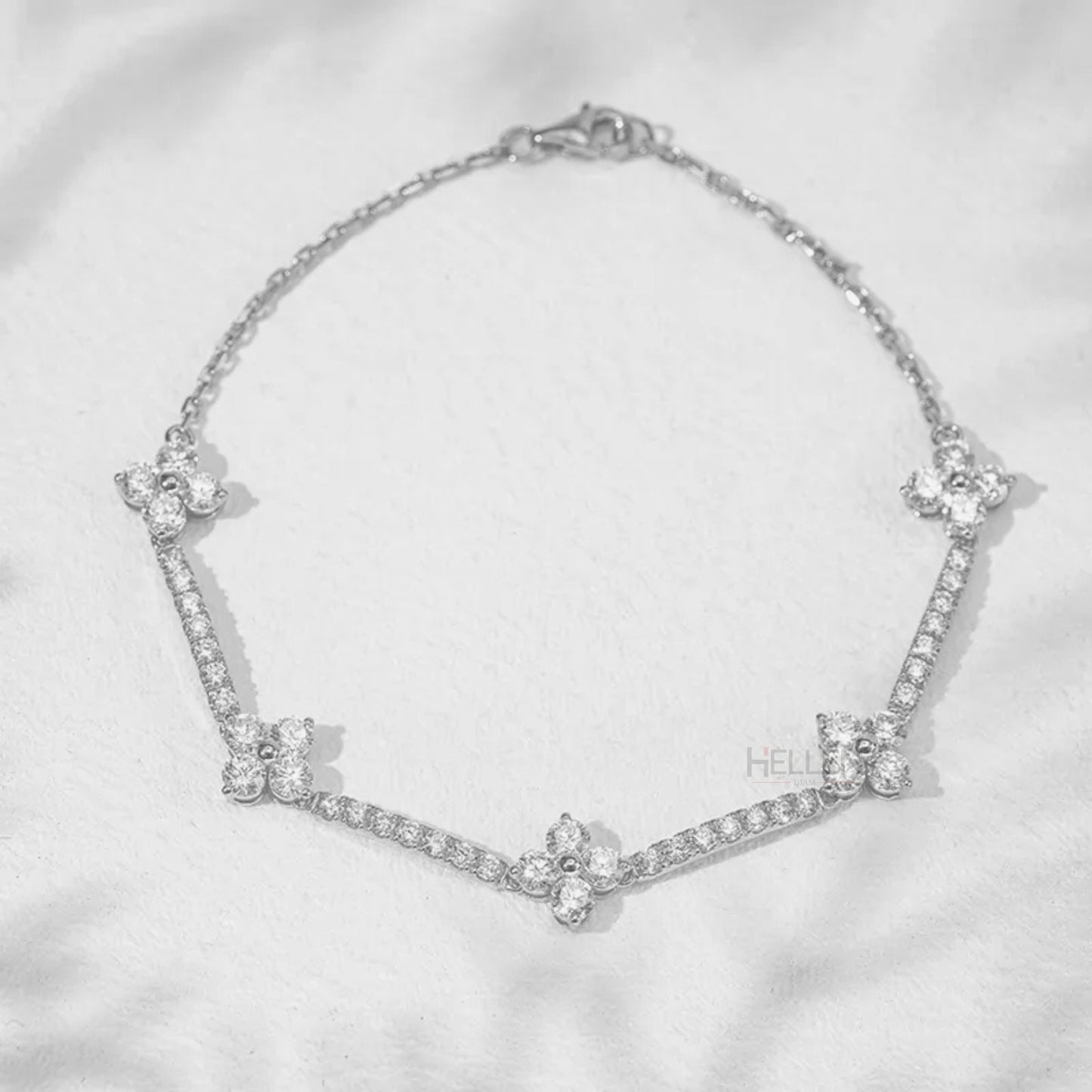 Floral Loose Chain Bracelet With Round Cut Moissanite
