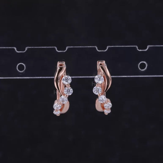 Wavy huggie hoops featuring five round cut moissanite stones – elegant curves and dazzling brilliance

