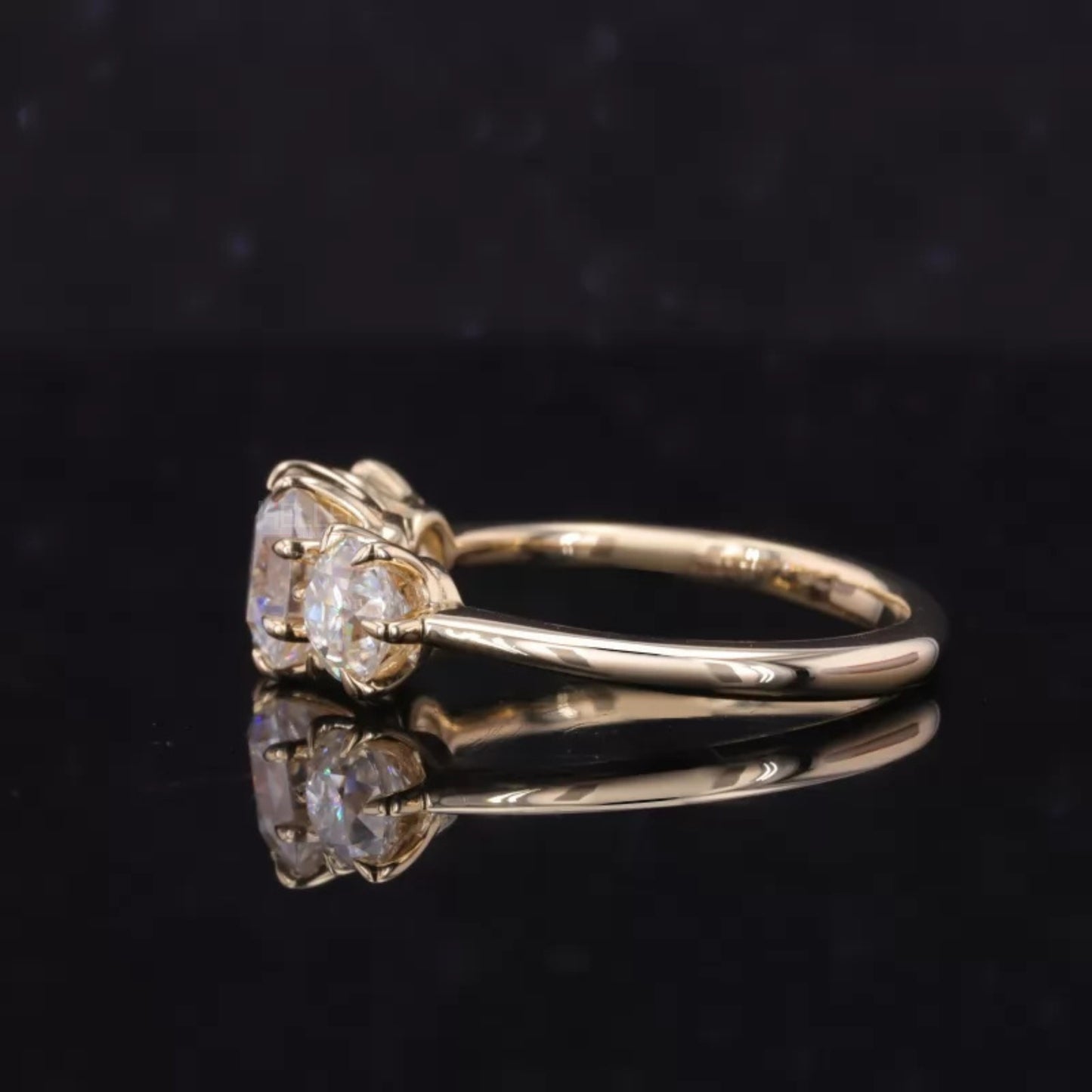 Centre Oval Cut And Round Side Moissanite 3 Stone Ring