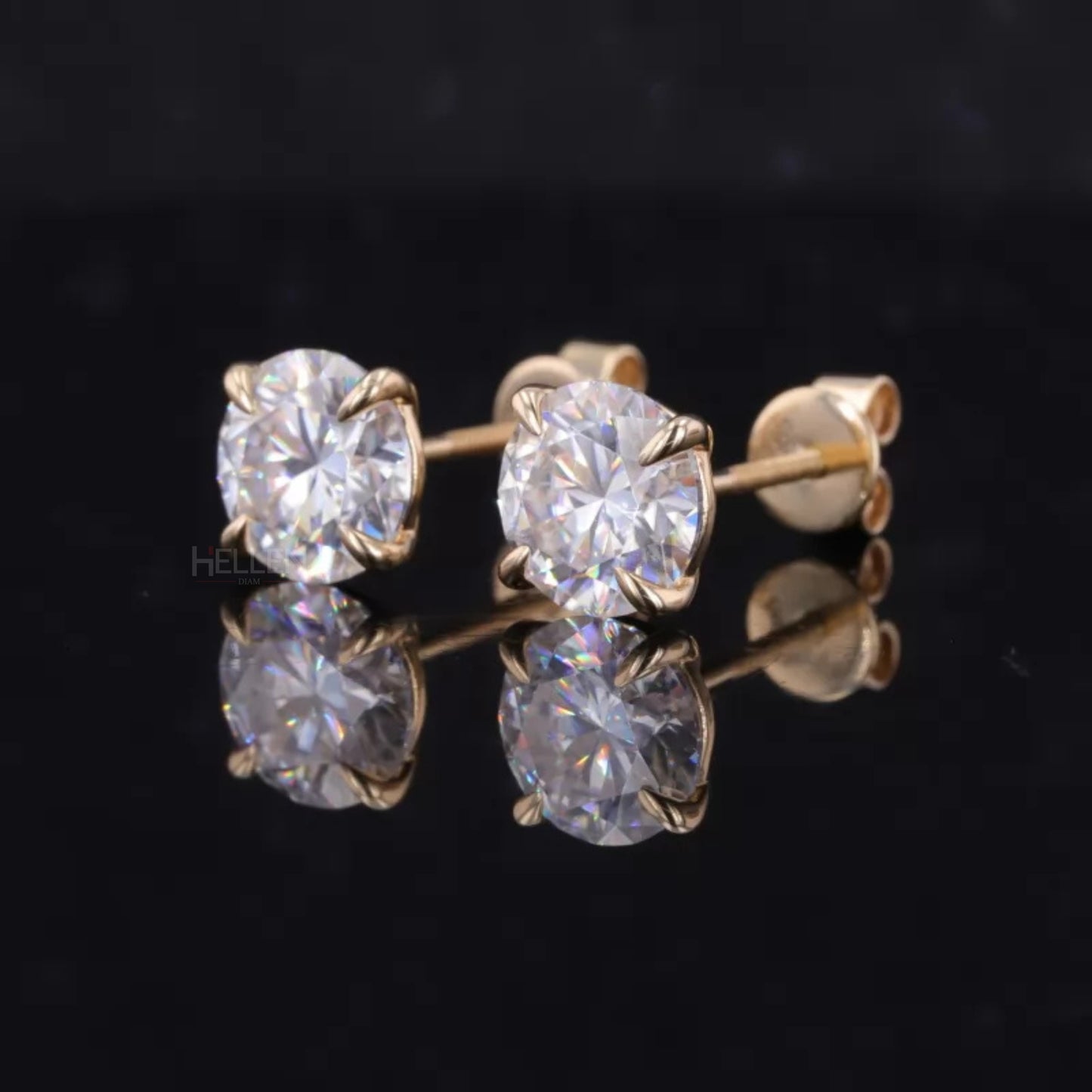 Round Cut VVS Moissanite Stud With 4 Claw Prongs