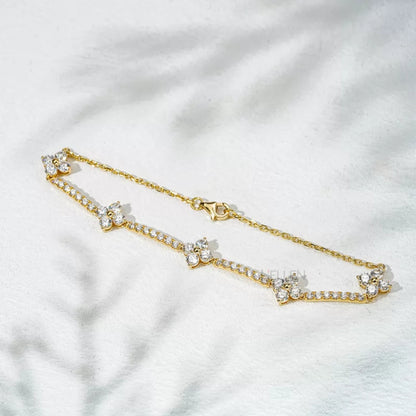 Floral Loose Chain Bracelet With Round Cut Moissanite