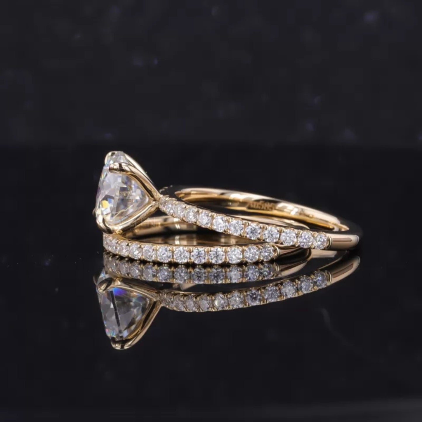 Round Cut Solitaire Moissanite Engagement Ring Set.