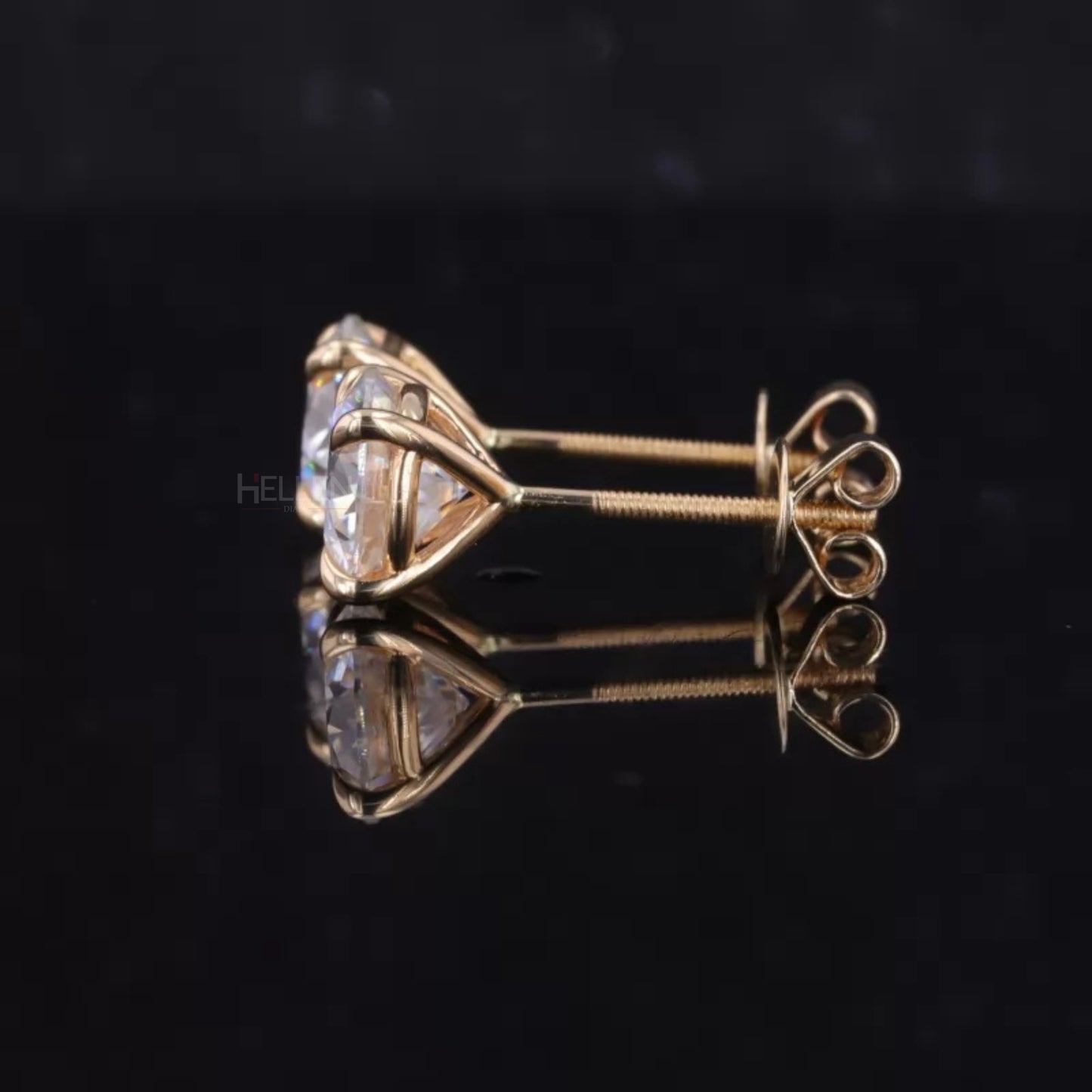 Round Cut VVS Moissanite Stud With 4 Claw Prongs