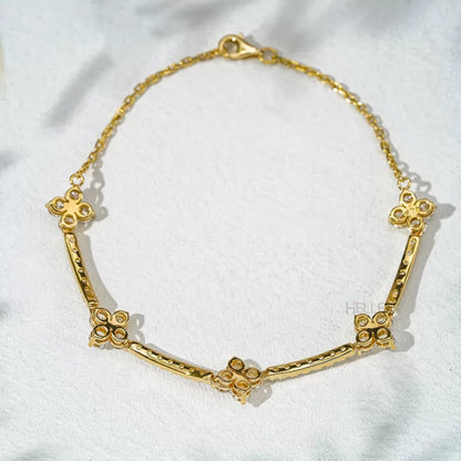 Floral Loose Chain Bracelet With Round Cut Moissanite