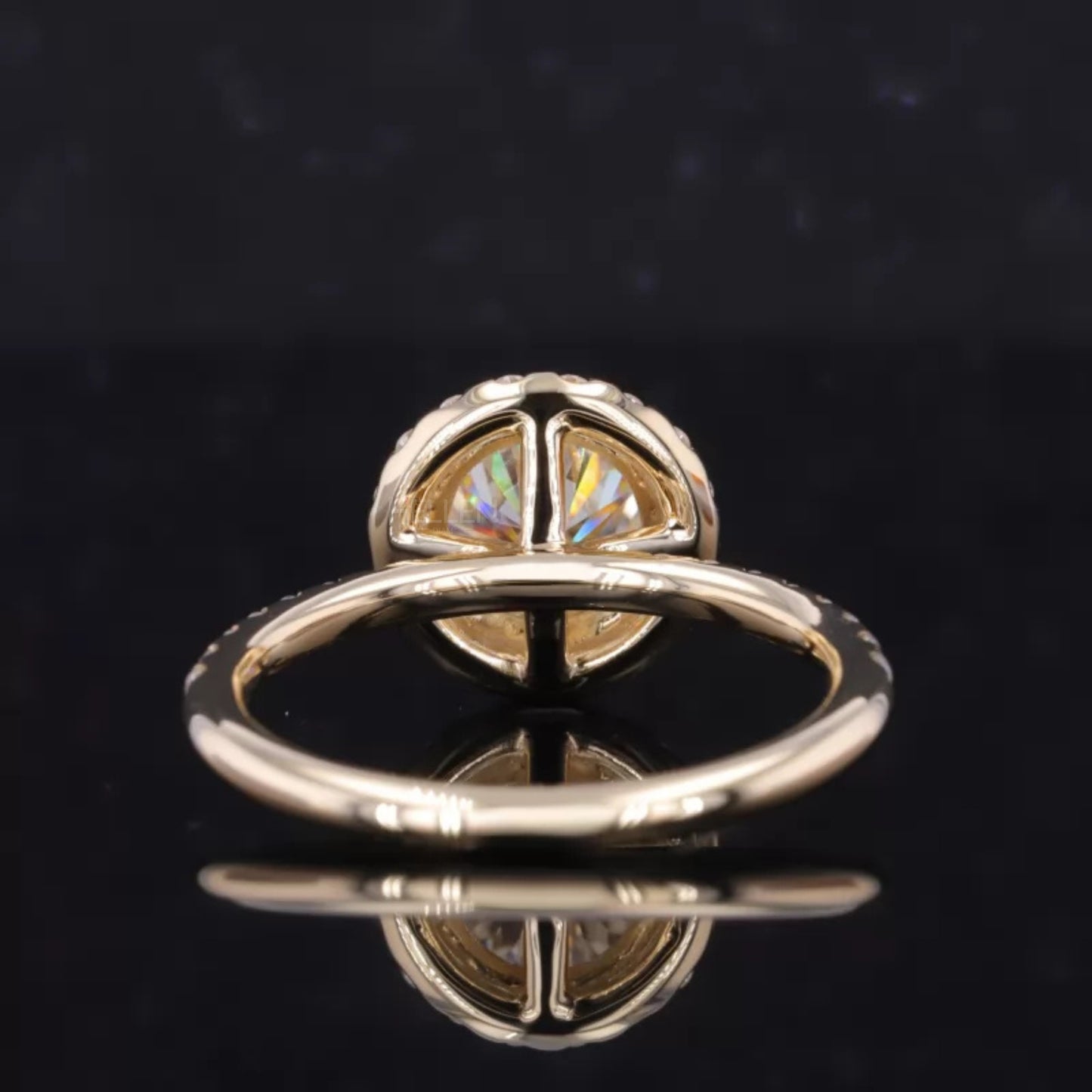 Brilliant Round Cut Solitaire Moissanite Halo Engagement Ring