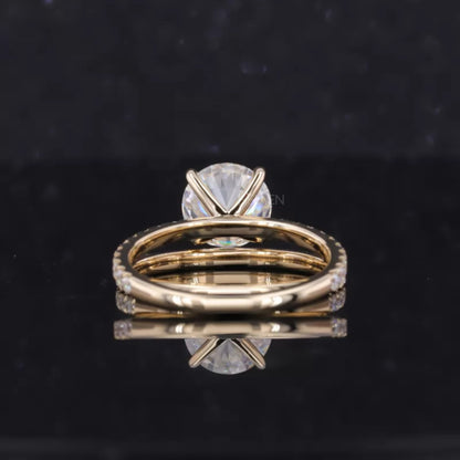 Round Cut Solitaire Moissanite Engagement Ring Set.