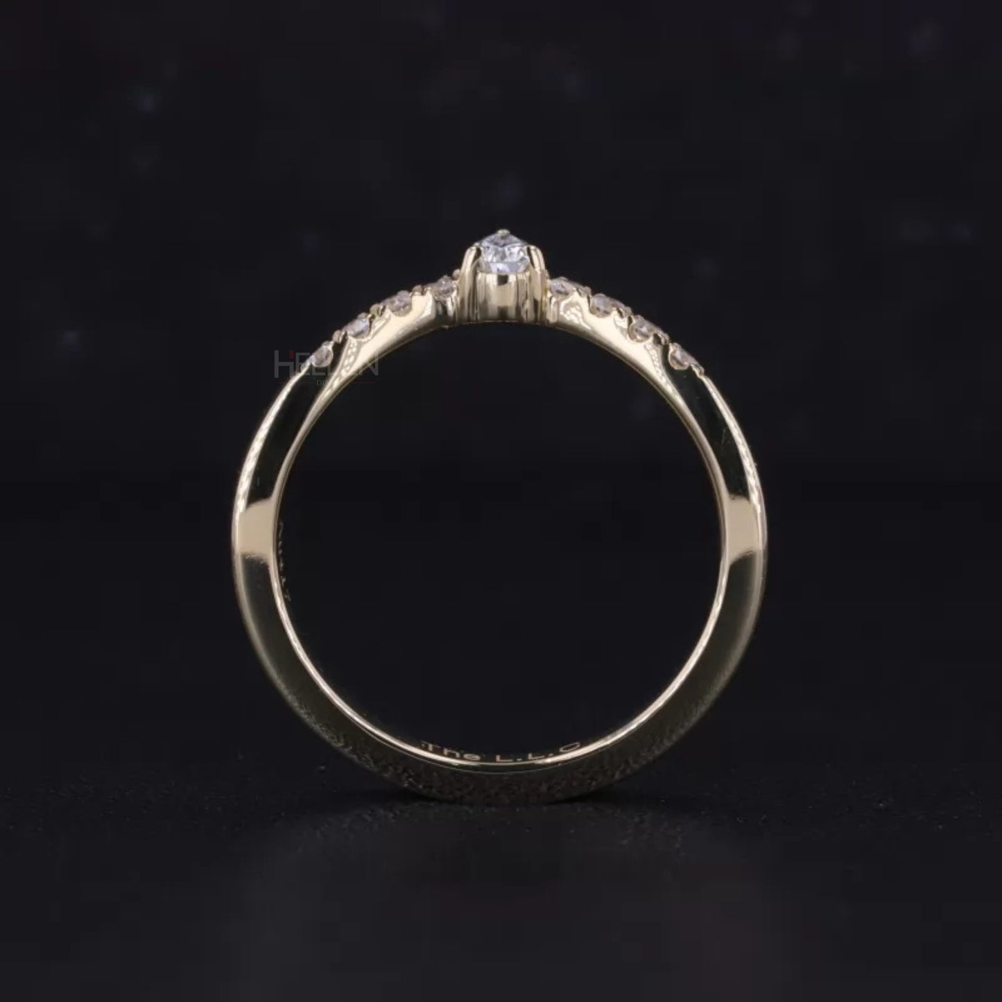 Pear And Round Cut Moissanite Bridal Ring Set
