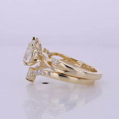 Pear And Round Cut Moissanite Bridal Ring Set